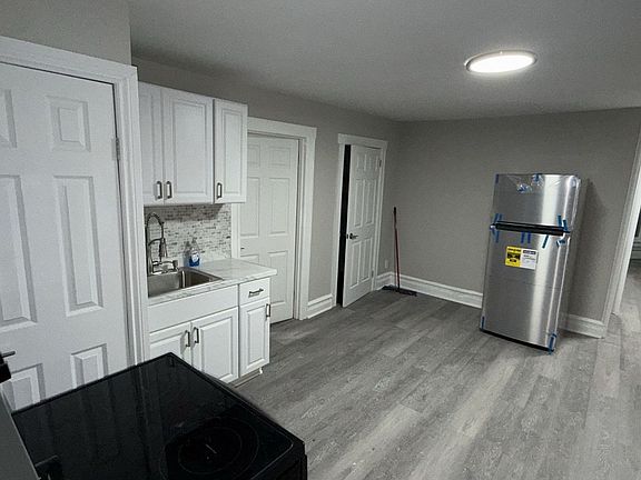 4th image of 1402 W Linden St APT 3