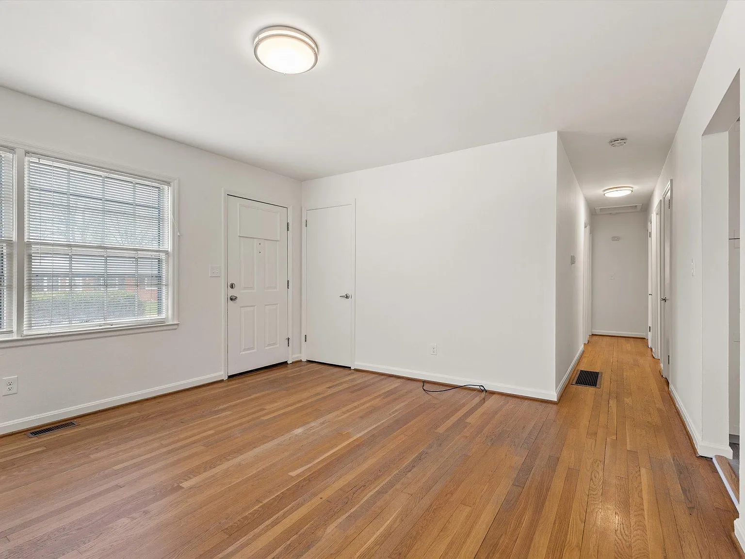 3 bed, 1025 sqft, $1,675 — Photo 4