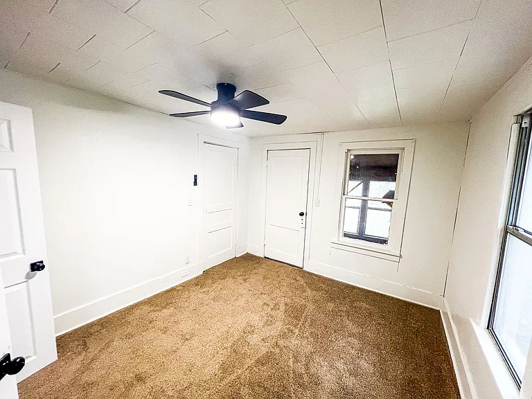 120 E Maple St — Photo 11