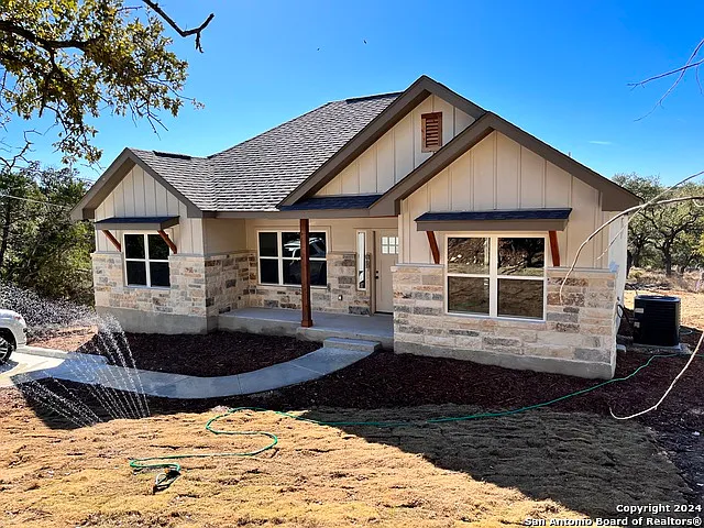 946 Cypress Dr
