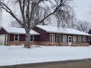 729 Maple Crest Ln, Watertown, WI 53094