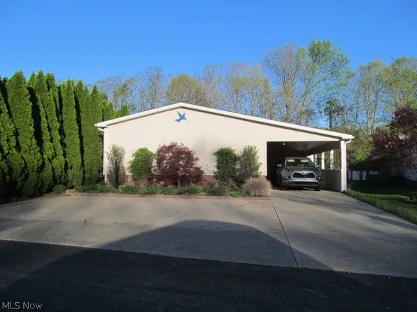 238 Troy Oaks Dr, Hiram, OH 44234