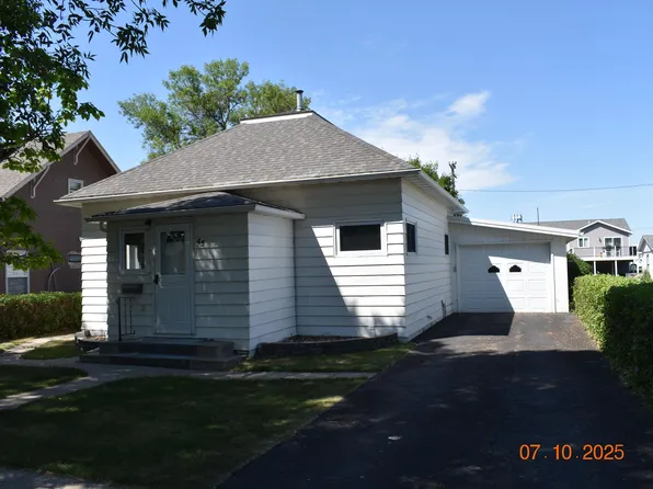 45 2nd St NE, Garrison, ND 58540
