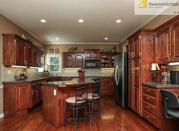 5th image of 8509 W 142nd Ter