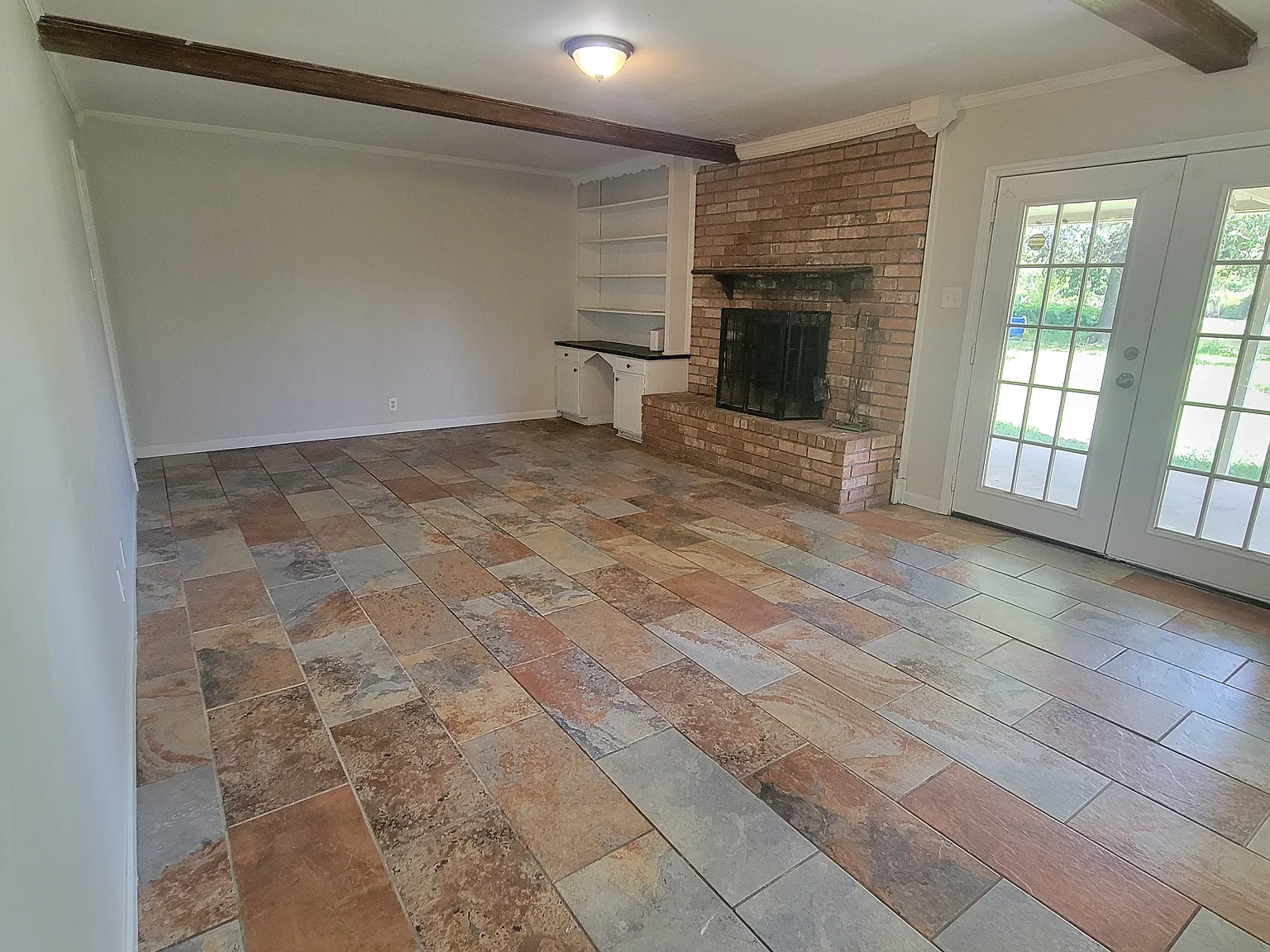 4 bed, 2008 sqft, $2,800 — Photo 2