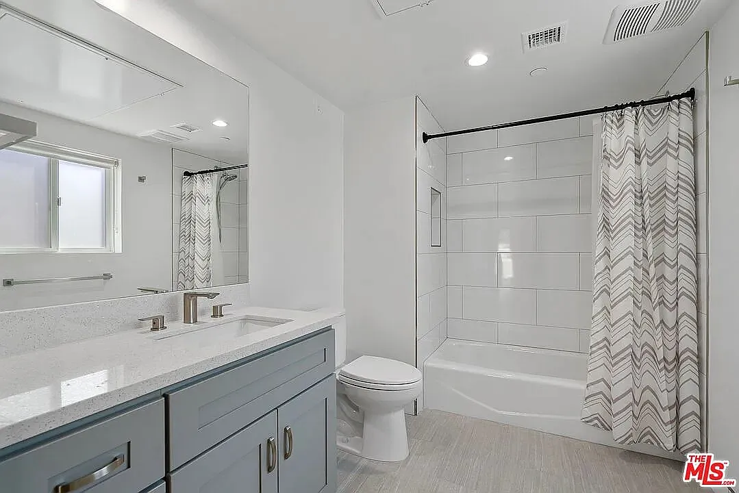 Studio, 563 sqft, $2,700 — Photo 4