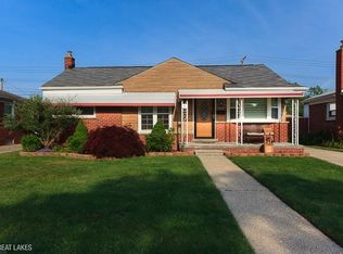 28059 Fountain St, Roseville, MI 48066