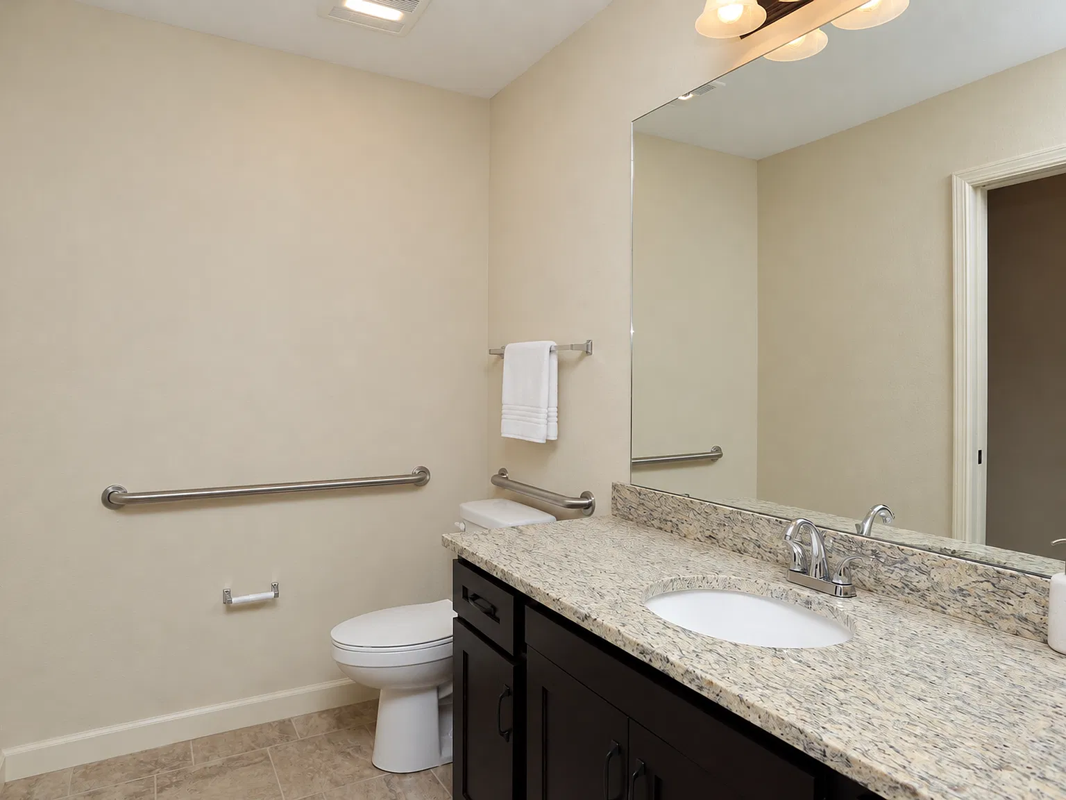 Anderson House Apartments — Photo 4