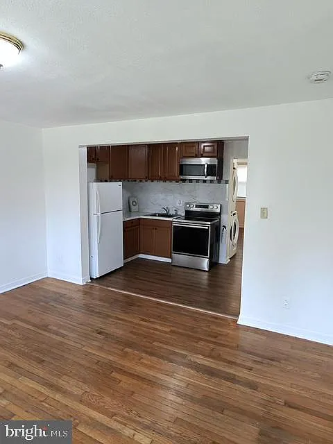 6 bed, 2.0 bath, 550 sqft, $6,800 — Photo 3