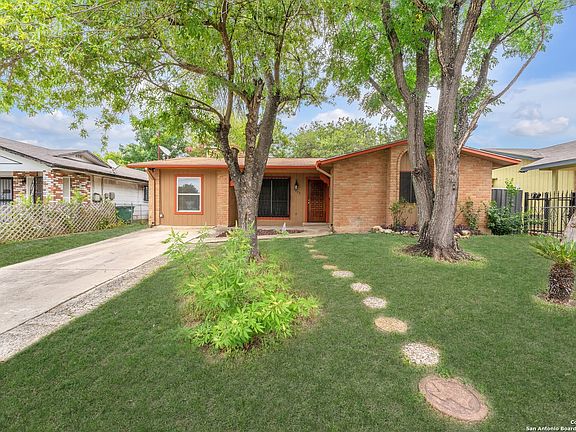 2nd image of 1842 Laven Dr.