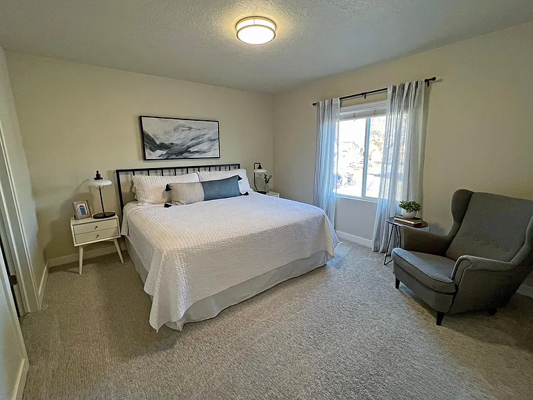 1043 N 740 W — Photo 8