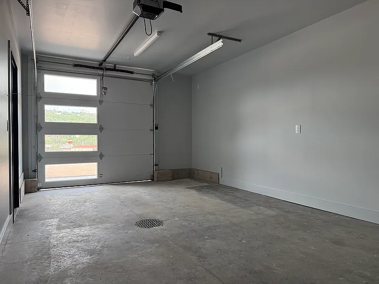 401 Memorial Rd #4 — Photo 18