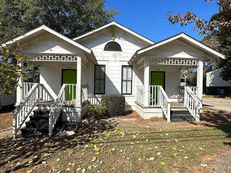 324 Carr St