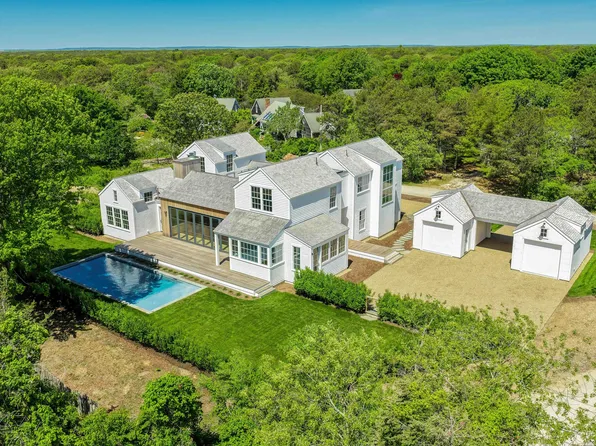 2 Lexington Avenue, Edgartown, MA 02539