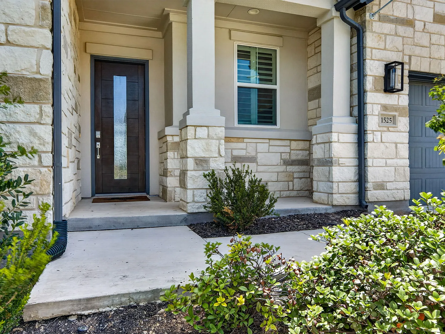4 bed, 3.5 bath, 3067 sqft, $3,195 — Photo 3