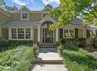 10 E Huxley Dr, Huntington, NY 11743