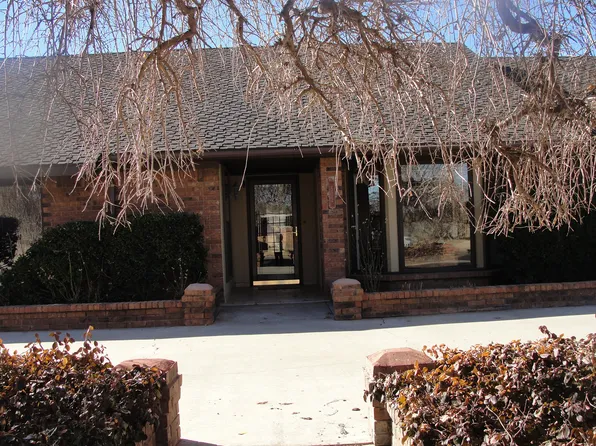 502 Overland Trl, Fritch, TX 79036