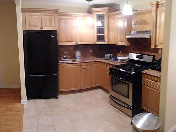 5th image of 1054 67th St APT 1A