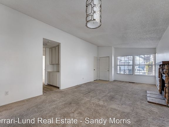 3rd image of 1870 Burnside Dr