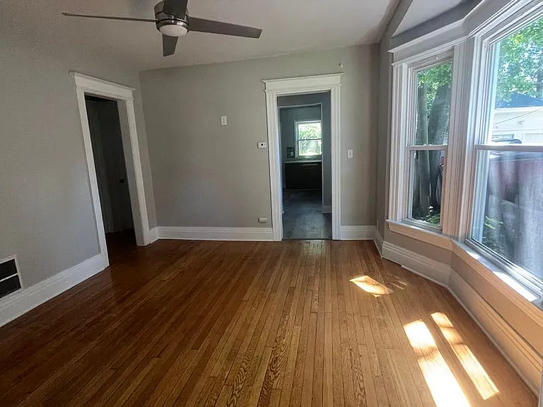 256-258 Woodbine Ave — Photo 16