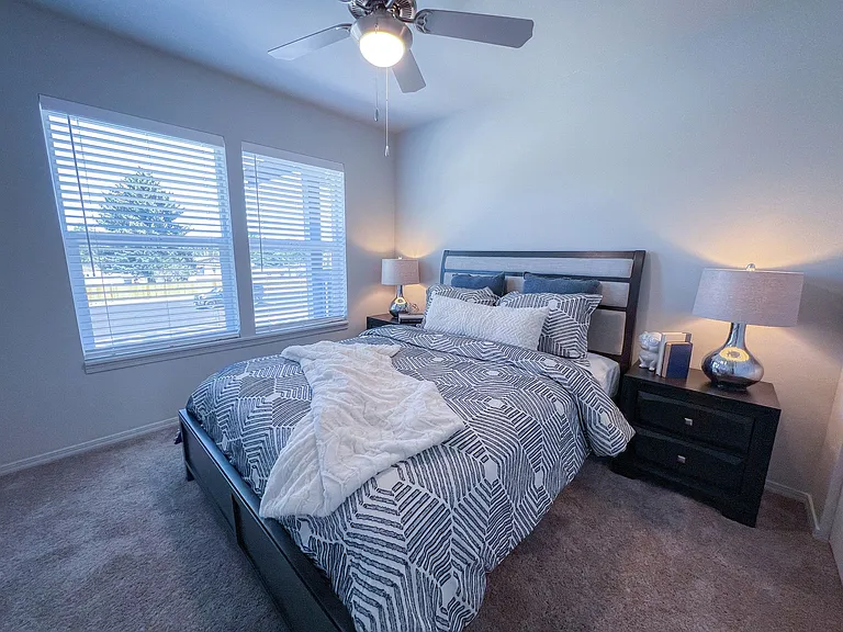 Leasing Special: $500 off 1 Month's Rent plus $1000 Standard Security Deposit! — Photo 6