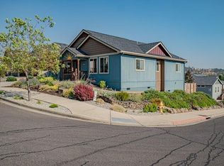 1008 Azure Way, Eagle Pt, OR 97524