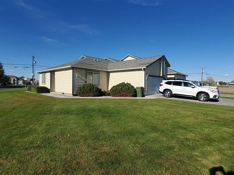 9506 Goodrich Rd SE — Photo 2