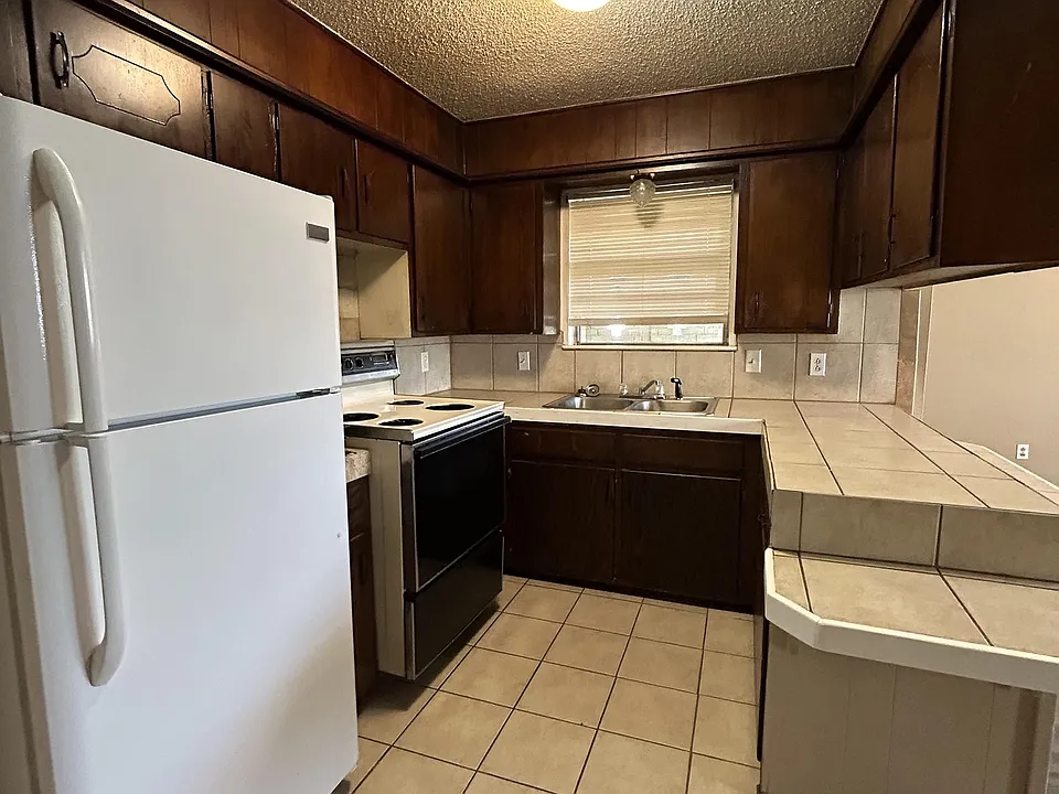 124 Temple Ave #7