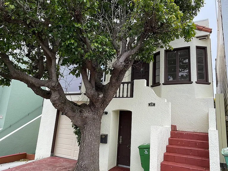 279 Seneca Ave — Photo 10