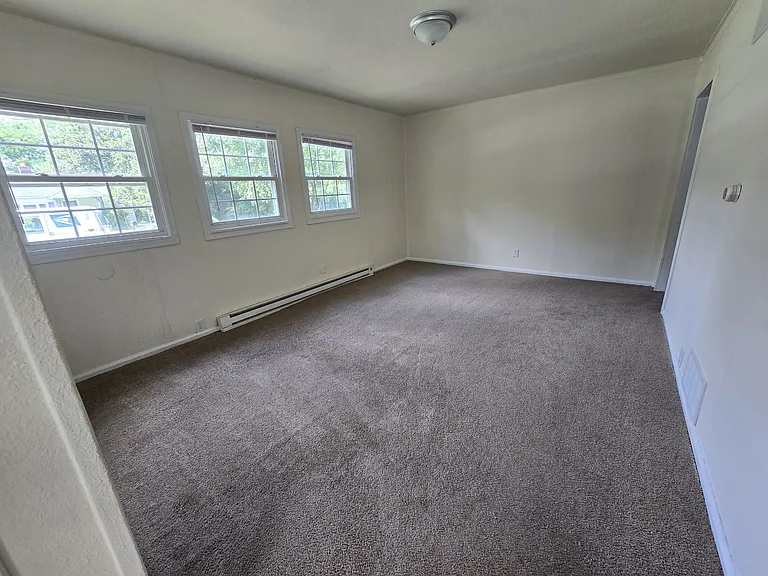 1025 Bradley Ln — Photo 8