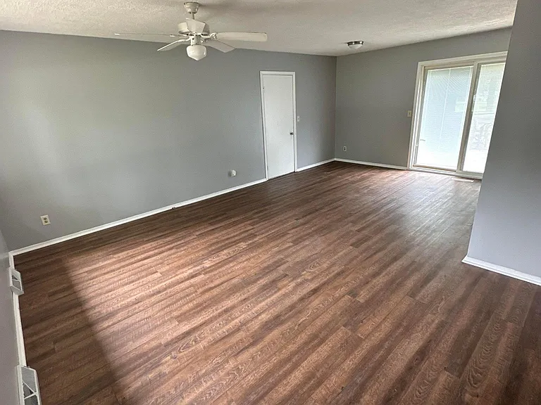 4556 Straw Ln — Photo 2