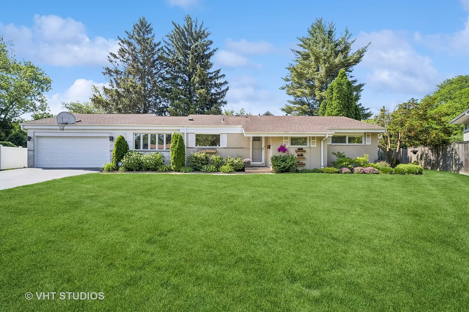 1037 Arbor Ln photo 1