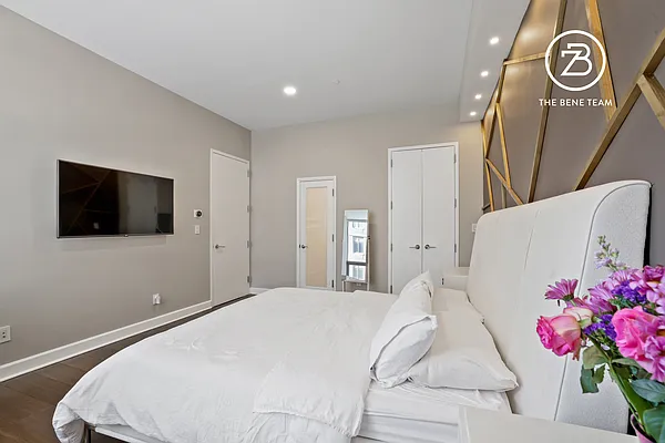 Sold by Compass | media 6