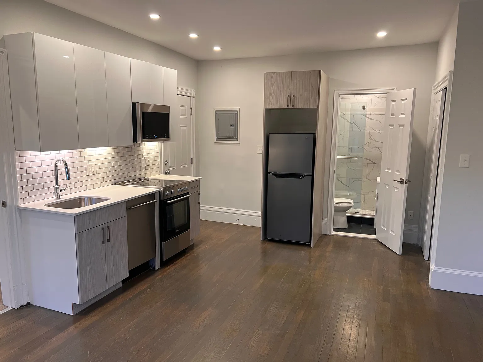 1 bed, $3,300 — Photo 2