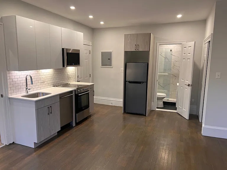 229 Newbury St #3 — Photo 2