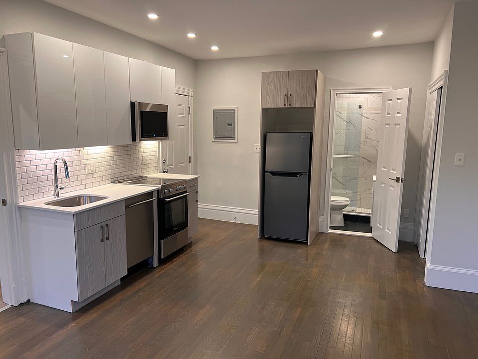2nd image of 229 Newbury St APT 3