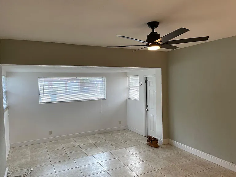 319 SW 15th St — Photo 9