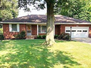 5187 Douglas Dr, North Olmsted, OH