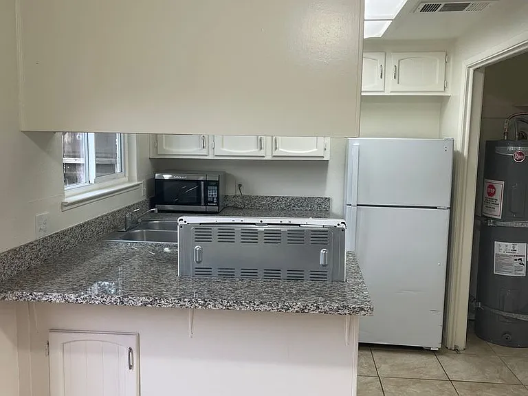 2270 Blossom St — Photo 5