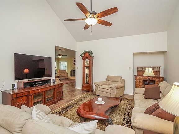 4th image of 1515 Park Maple Dr