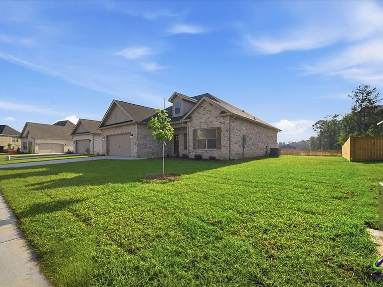307 Willowbrook Ln — Photo 3