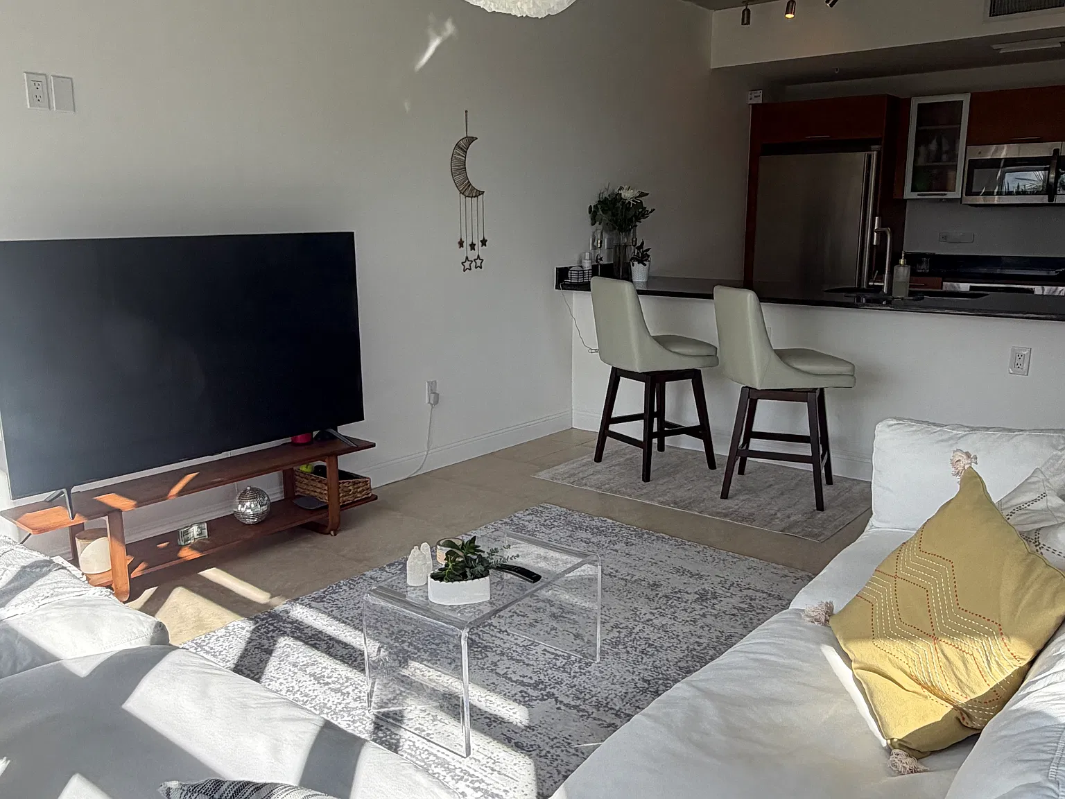 1 bed, 1.5 bath, 807 sqft, $3,200 — Photo 3