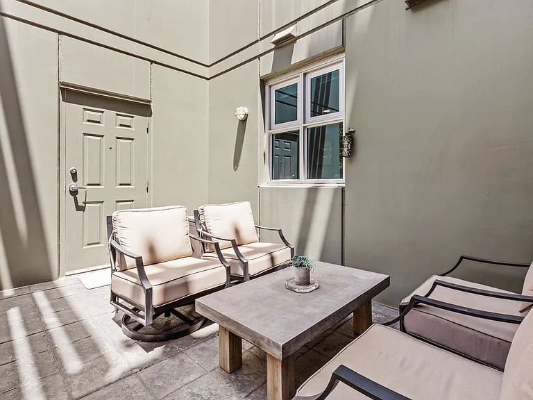 300 W Beech St #3 — Photo 20