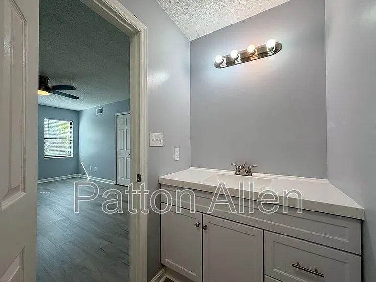 2406 Abbey Cir — Photo 19