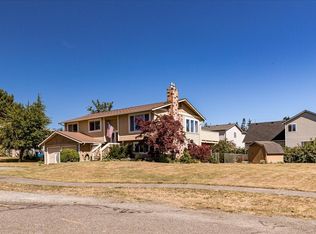 624 SW 2nd Ave, Oak Harbor, WA 98277