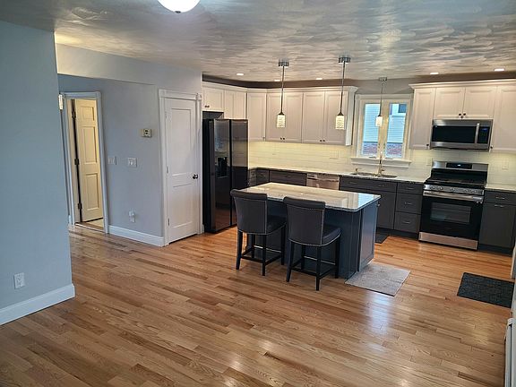 Newly remodeled and painted. All new appliances.