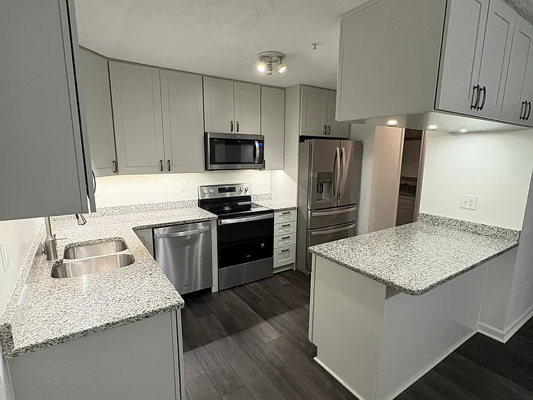 305 Mount Royal Ave — Photo 7