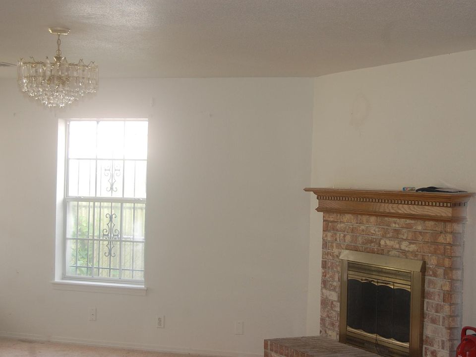 2nd image of 504 E Latimer Ct