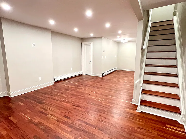 25 Whitman Ave — Photo 3