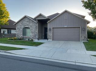 9136 S Jordan Oaks Dr, Sandy, UT 84070